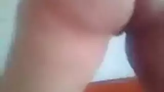 فتاة عربية تستمتع بعمل xxx الخشن طوال اليوم