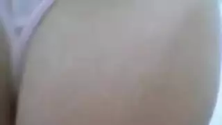 خادمة فلبينية تخدم رجال الخليج