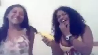 سكس عربي: عاهرات مثيرة تتحدث بكلام فاحش وعنيف