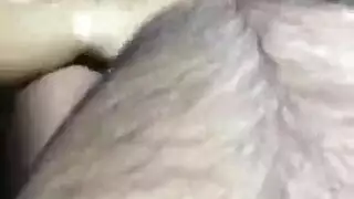 الزوج يشاهد بينما زوجته تتعرض للضرب وتختنق بقضيب سميك