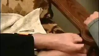 لقاء عاري بين أب وابنته: إيلاج عميق وجنس مبلل