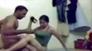 صديقة عراقية تطلب جنسًا رومانسيًا عنيفًا