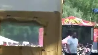 احتفال خارجي ينتهي بوضعه يضربها من الخلف