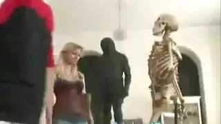 مراهقة تونسية تُمارس الجنس في مؤخرتها الضيقة