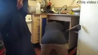 قتال زوجة في محلية الصنع تنورة