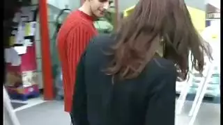 خادمة إسبانية تتدنس ثم تنظف في فيلم إباحي صريح