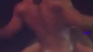 أكشن جنسي مع الحيوانات: بنات آسيويات مع حصان