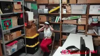  مراهقة تُنكح بقوة وتصرخ خلال القذف