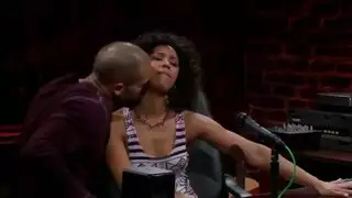 فتاة راديو سمينة تحصل على جنس شرجي من معجب