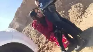 الزوجة الصينية تحب الزب في العلن: مشهد إباحي خارجي
