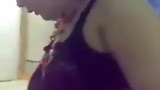 فيلم إباحي محرم: أخت تستمتع بنيك جماعي قاسي