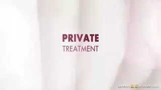 جلسة نيك سرية في العيادة خلف ظهر الزوج