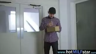 جنس شرجمي جماعي بقضيب عملاق: عاهرات طماعة تمتلئ