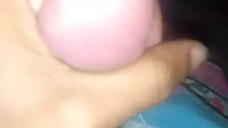 سمراء مثيرة يغطى وجهها بالبول في مشهد فتيش صريح