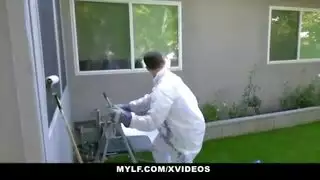 عاهره تتحرش بالسباك