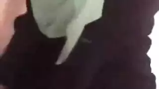 طالبة جامعية محجبة تمت ممارسة الجنس معها بقسوة من سيد عدواني في الشقة