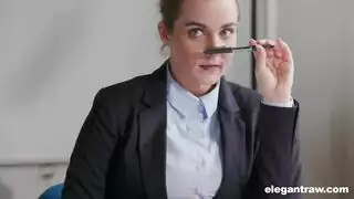 مشاهد إباحية قوية: نيك مزدوج مع مص عميق