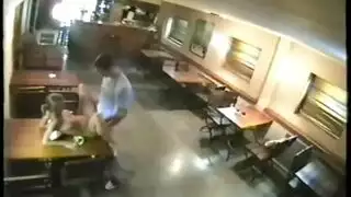 يغلق المقهى وينيك الزبونة سكس تصوير سري