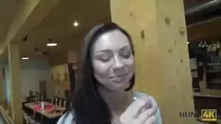 رجل ديوث يترك امراته تنيك امامه