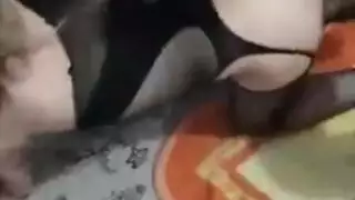 عاهرتان تمت تدميرهما بقضيب العراقي الضخم