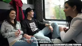 أوgy عربية في الخارج: إيلاج مزدوج ونيك حلق عميق